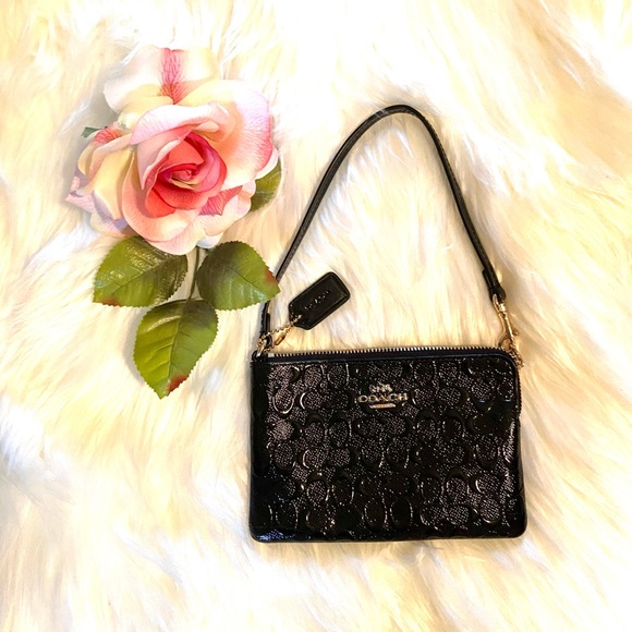 NEW-COACH BLACK LEATHER C-SIGNATURE WRISTLET nwot - Picture 3 of 4